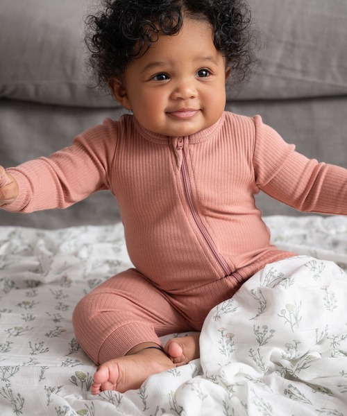 aden + anais （エイデンアンドアネイ）の「スワドル 3枚入り（おくるみ・キッズ・スカイブルー/ローズ/ホワイト×ピンク/ホワイト×ブラウン・FREE）」の12枚目の写真