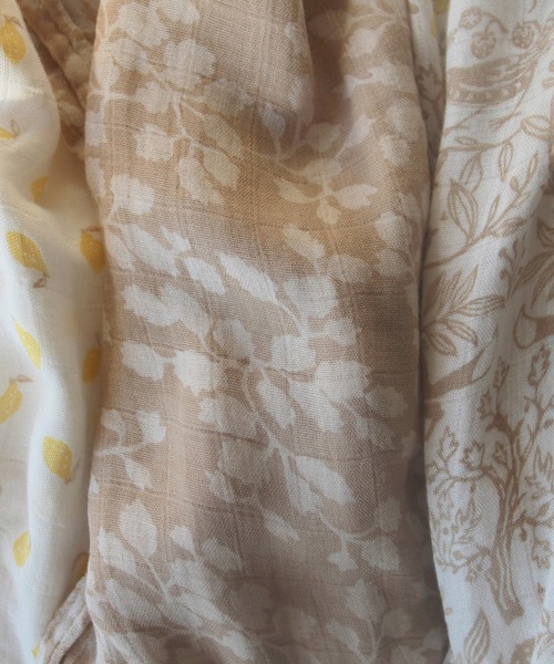 aden + anais （エイデンアンドアネイ）の「スワドル 3枚入り（おくるみ・キッズ・スカイブルー/ローズ/ホワイト×ピンク/ホワイト×ブラウン・FREE）」の19枚目の写真