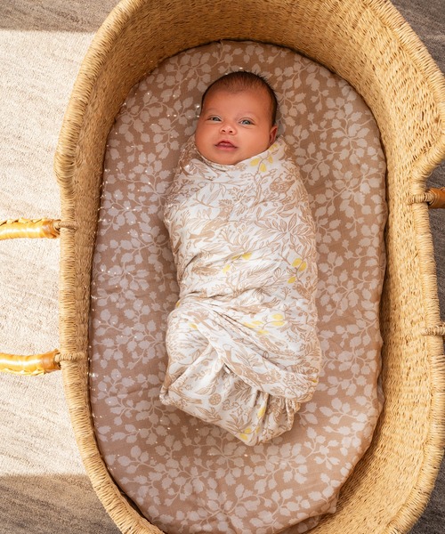 aden + anais （エイデンアンドアネイ）の「スワドル 3枚入り（おくるみ・キッズ・スカイブルー/ローズ/ホワイト×ピンク/ホワイト×ブラウン・FREE）」の16枚目の写真