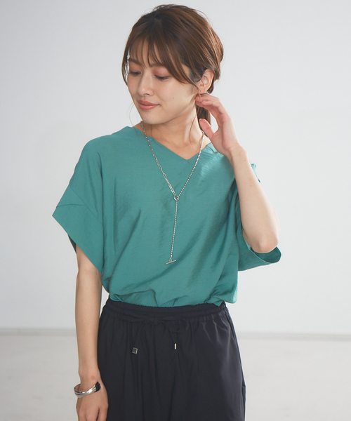 abahouse mavie(アバハウスマヴィ)の「ecru ストライプ&シアーVネックプルオーバーシャツ(シャツ/ブラウス・レディース・ブラック/ベージュ/オフホワイト/モスグリーン・フリー)」の4枚目の写真