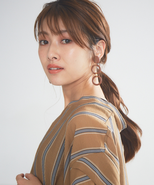 abahouse mavie(アバハウスマヴィ)の「ecru ストライプ&シアーVネックプルオーバーシャツ(シャツ/ブラウス・レディース・ブラック/ベージュ/オフホワイト/モスグリーン・フリー)」の8枚目の写真