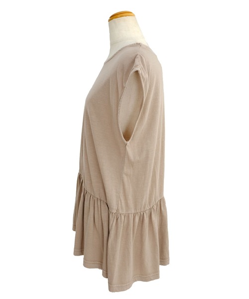 ＡＮＤＪ（アンドジェイ）の「フリル切替ピグメント加工フレンチスリーブTシャツチュニック（Tシャツ/カットソー・レディース・ブラウン/チャコール/ベージュ/ネイビー・M）」の13枚目の写真