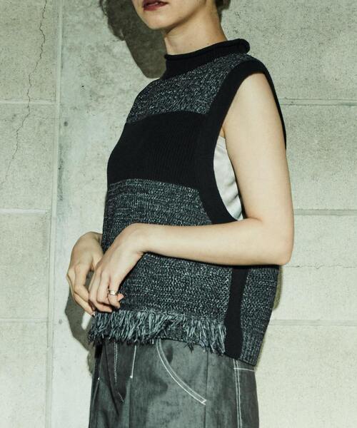 alcali（アルカリ）の「すかし編みショートベスト（ニット/セーター・レディース・ライトグレー/ブラック・FREE）」の11枚目の写真