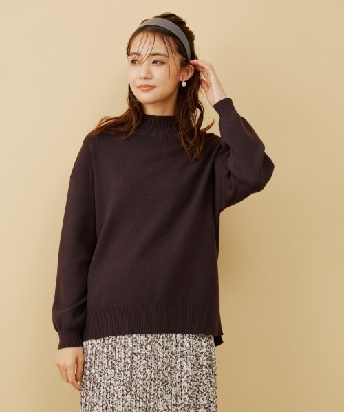 GLOBAL WORK(グローバルワーク)の「メルティースタンドスリットプルオーバー/958027(ニット/セーター・レディース・ブラック/ダークブラウン/イエロー/アイボリー/杢グレー/モカ/グレイッシュベージュ/グリーン/インディゴブルー/ラベンダー/グリーン系その他/ピンク系その他7/ブルー系その他6/レッド・MEDIUM/LARGE)」の4枚目の写真