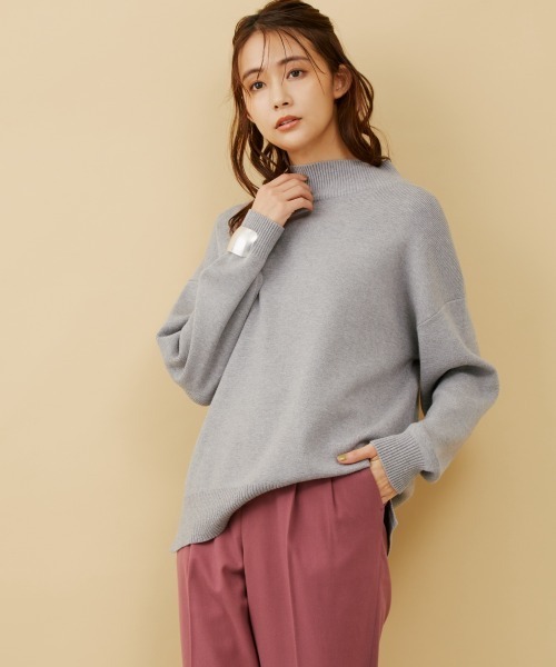 GLOBAL WORK(グローバルワーク)の「メルティースタンドスリットプルオーバー/958027(ニット/セーター・レディース・ブラック/ダークブラウン/イエロー/アイボリー/杢グレー/モカ/グレイッシュベージュ/グリーン/インディゴブルー/ラベンダー/グリーン系その他/ピンク系その他7/ブルー系その他6/レッド・MEDIUM/LARGE)」の3枚目の写真