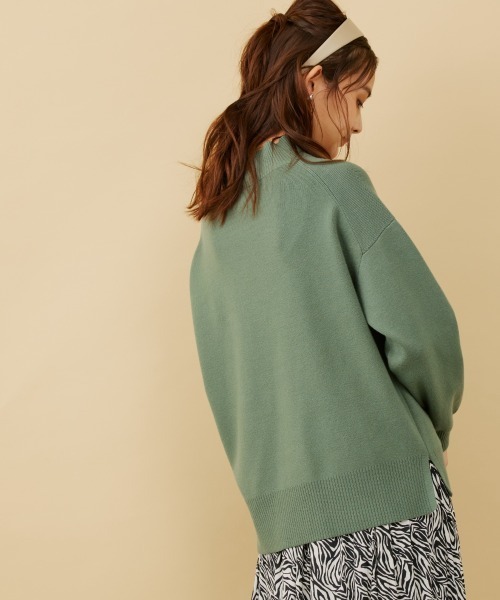 GLOBAL WORK(グローバルワーク)の「メルティースタンドスリットプルオーバー/958027(ニット/セーター・レディース・ブラック/ダークブラウン/イエロー/アイボリー/杢グレー/モカ/グレイッシュベージュ/グリーン/インディゴブルー/ラベンダー/グリーン系その他/ピンク系その他7/ブルー系その他6/レッド・MEDIUM/LARGE)」の7枚目の写真