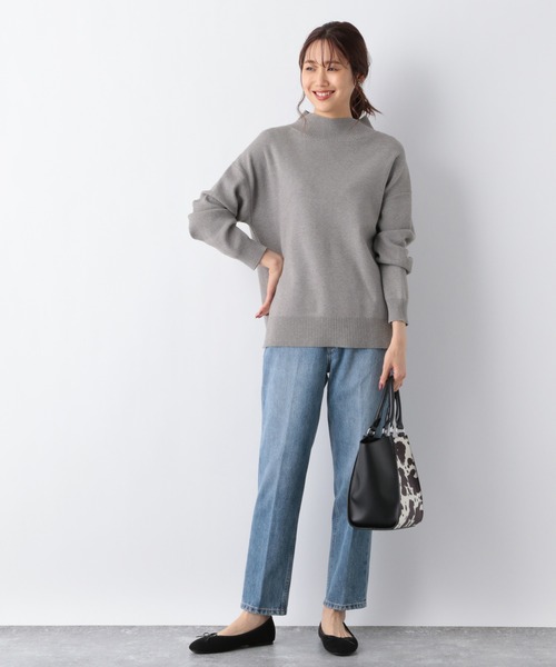 GLOBAL WORK(グローバルワーク)の「メルティースタンドスリットプルオーバー/958027(ニット/セーター・レディース・ブラック/ダークブラウン/イエロー/アイボリー/杢グレー/モカ/グレイッシュベージュ/グリーン/インディゴブルー/ラベンダー/グリーン系その他/ピンク系その他7/ブルー系その他6/レッド・MEDIUM/LARGE)」の21枚目の写真