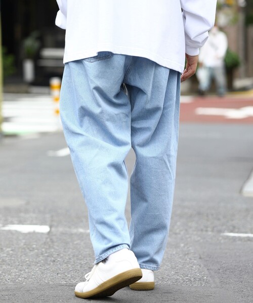 FREAK'S STORE（フリークスストア）の「WEB限定 バルーンシルエット ワイドテーパード デニムパンツ/セットアップ対応（デニムパンツ・メンズ・ライトブルー/ブラック/ブルー/ワンウォッシュ・SMALL/MEDIUM/LARGE）」の21枚目の写真