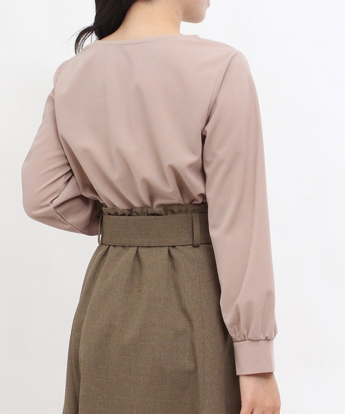 TRUDEA（トルディア）の「ハートネック パールピン付プルオーバーブラウス（シャツ/ブラウス・レディース・ブラック/ブルー/アイボリー/グレイッシュベージュ・LARGE/MEDIUM）」の20枚目の写真