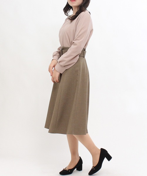 TRUDEA（トルディア）の「ハートネック パールピン付プルオーバーブラウス（シャツ/ブラウス・レディース・ブラック/ブルー/アイボリー/グレイッシュベージュ・LARGE/MEDIUM）」の22枚目の写真