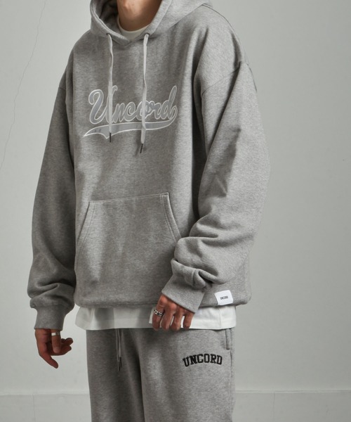 UNCORD(アンコード)の「【UNCORD】90's STADIUM SWEAT HOODIE / ビッグシルエットスタジアムロゴ刺繍パーカー【12oz】(パーカー・メンズ・ブラック/ネイビー/カーキ/オートミール/杢グレー/グレイッシュベージュ・MEDIUM/LARGE/X-LARGE)」の3枚目の写真