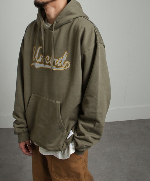 UNCORD(アンコード)の「【UNCORD】90's STADIUM SWEAT HOODIE / ビッグシルエットスタジアムロゴ刺繍パーカー【12oz】(パーカー・メンズ・ブラック/ネイビー/カーキ/オートミール/杢グレー/グレイッシュベージュ・MEDIUM/LARGE/X-LARGE)」の5枚目の写真