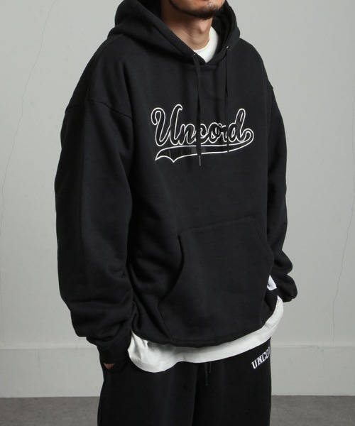 UNCORD(アンコード)の「【UNCORD】90's STADIUM SWEAT HOODIE / ビッグシルエットスタジアムロゴ刺繍パーカー【12oz】(パーカー・メンズ・ブラック/ネイビー/カーキ/オートミール/杢グレー/グレイッシュベージュ・MEDIUM/LARGE/X-LARGE)」の2枚目の写真