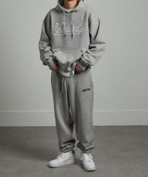 UNCORD(アンコード)の「【UNCORD】90's STADIUM SWEAT HOODIE / ビッグシルエットスタジアムロゴ刺繍パーカー【12oz】(パーカー・メンズ・ブラック/ネイビー/カーキ/オートミール/杢グレー/グレイッシュベージュ・MEDIUM/LARGE/X-LARGE)」の7枚目の写真