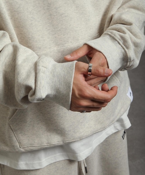 UNCORD(アンコード)の「【UNCORD】90's STADIUM SWEAT HOODIE / ビッグシルエットスタジアムロゴ刺繍パーカー【12oz】(パーカー・メンズ・ブラック/ネイビー/カーキ/オートミール/杢グレー/グレイッシュベージュ・MEDIUM/LARGE/X-LARGE)」の13枚目の写真