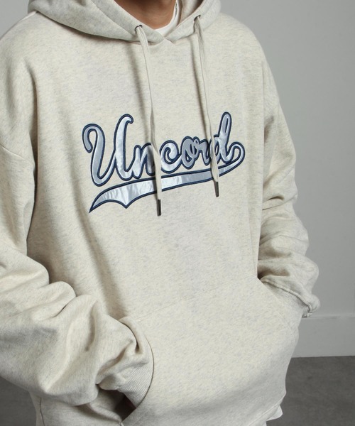 UNCORD(アンコード)の「【UNCORD】90's STADIUM SWEAT HOODIE / ビッグシルエットスタジアムロゴ刺繍パーカー【12oz】(パーカー・メンズ・ブラック/ネイビー/カーキ/オートミール/杢グレー/グレイッシュベージュ・MEDIUM/LARGE/X-LARGE)」の8枚目の写真