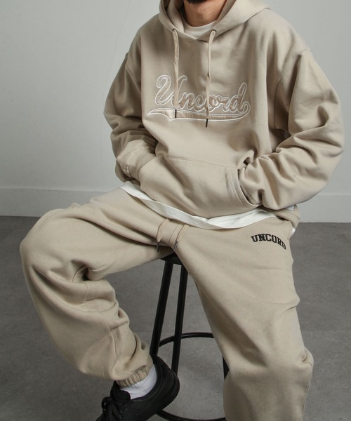 UNCORD(アンコード)の「【UNCORD】90's STADIUM SWEAT HOODIE / ビッグシルエットスタジアムロゴ刺繍パーカー【12oz】(パーカー・メンズ・ブラック/ネイビー/カーキ/オートミール/杢グレー/グレイッシュベージュ・MEDIUM/LARGE/X-LARGE)」の19枚目の写真