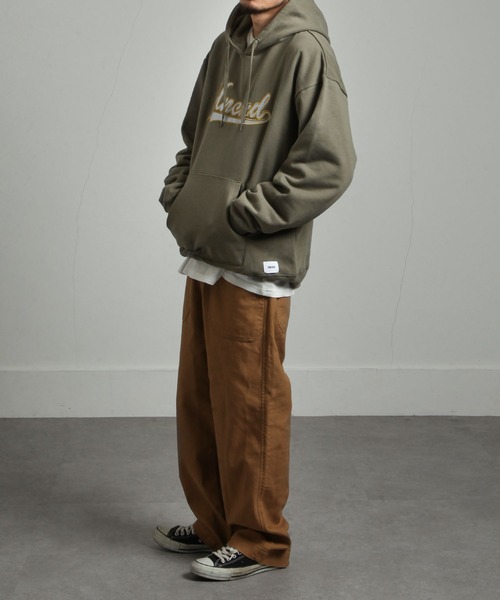 UNCORD(アンコード)の「【UNCORD】90's STADIUM SWEAT HOODIE / ビッグシルエットスタジアムロゴ刺繍パーカー【12oz】(パーカー・メンズ・ブラック/ネイビー/カーキ/オートミール/杢グレー/グレイッシュベージュ・MEDIUM/LARGE/X-LARGE)」の17枚目の写真