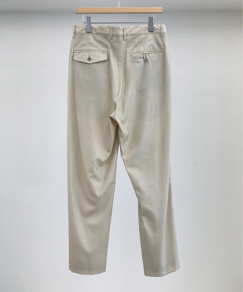 KIIT(キート)の「KIIT キート / TWO TUCK WIDE TROUSERS ツータックワイドトラウザーズ セットアップ / KIM-P92-003(スラックス・メンズ・ライトベージュ/ダークネイビー・3/2/1)」の4枚目の写真