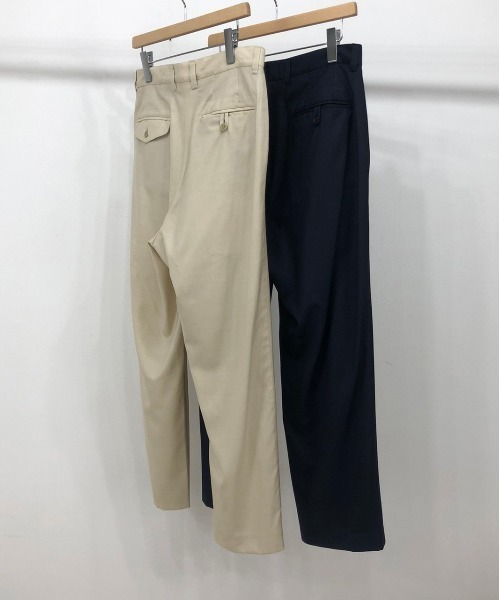 KIIT(キート)の「KIIT キート / TWO TUCK WIDE TROUSERS ツータックワイドトラウザーズ セットアップ / KIM-P92-003(スラックス・メンズ・ライトベージュ/ダークネイビー・3/2/1)」の8枚目の写真