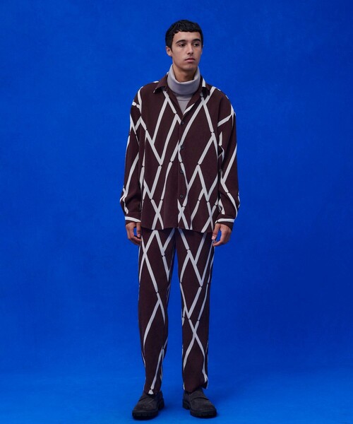 UNITED TOKYO(ユナイテッドトウキョウ)の「グラフィカルパターンベロアSH(シャツ/ブラウス・メンズ・ブラック/ブラウン・FREE)」の15枚目の写真