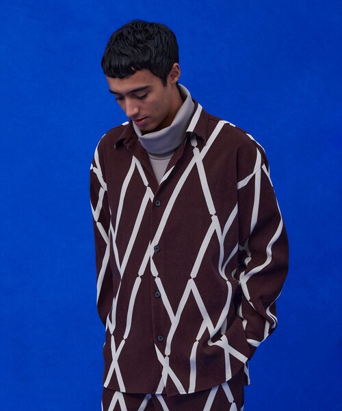 UNITED TOKYO(ユナイテッドトウキョウ)の「グラフィカルパターンベロアSH(シャツ/ブラウス・メンズ・ブラック/ブラウン・FREE)」の5枚目の写真