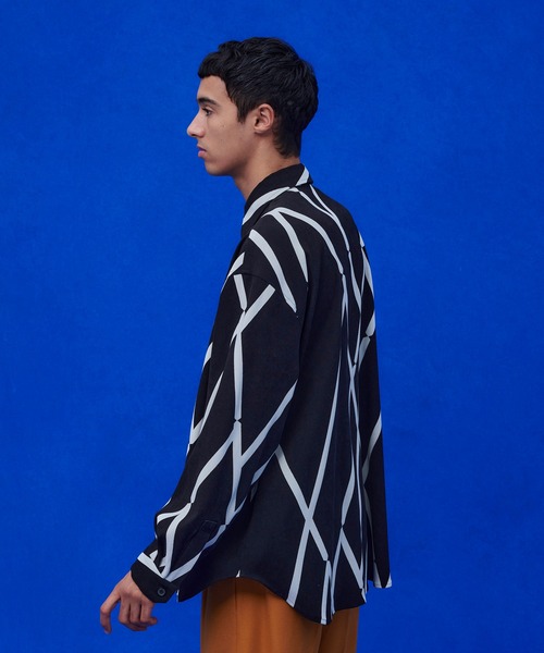 UNITED TOKYO(ユナイテッドトウキョウ)の「グラフィカルパターンベロアSH(シャツ/ブラウス・メンズ・ブラック/ブラウン・FREE)」の13枚目の写真