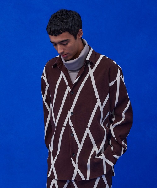 UNITED TOKYO(ユナイテッドトウキョウ)の「グラフィカルパターンベロアSH(シャツ/ブラウス・メンズ・ブラック/ブラウン・FREE)」の19枚目の写真