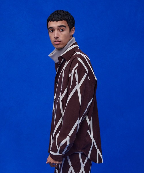 UNITED TOKYO(ユナイテッドトウキョウ)の「グラフィカルパターンベロアSH(シャツ/ブラウス・メンズ・ブラック/ブラウン・FREE)」の14枚目の写真