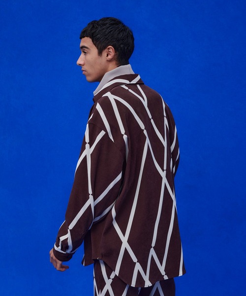 UNITED TOKYO(ユナイテッドトウキョウ)の「グラフィカルパターンベロアSH(シャツ/ブラウス・メンズ・ブラック/ブラウン・FREE)」の9枚目の写真