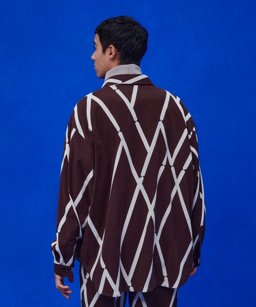 UNITED TOKYO(ユナイテッドトウキョウ)の「グラフィカルパターンベロアSH(シャツ/ブラウス・メンズ・ブラック/ブラウン・FREE)」の4枚目の写真