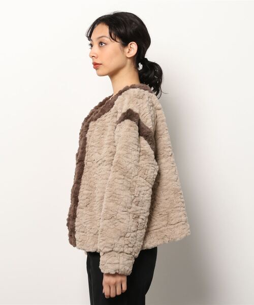 .KOM(ドットコム)の「『.kom SELECT/ドットケーオーエムセレクト』Boa Cardigan/ボア素材 カーディガン 長袖(カーディガン/ボレロ・レディース・ブラウン/アイボリー・FREE)」の5枚目の写真