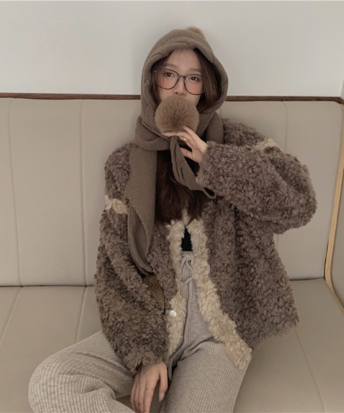 .KOM(ドットコム)の「『.kom SELECT/ドットケーオーエムセレクト』Boa Cardigan/ボア素材 カーディガン 長袖(カーディガン/ボレロ・レディース・ブラウン/アイボリー・FREE)」の12枚目の写真