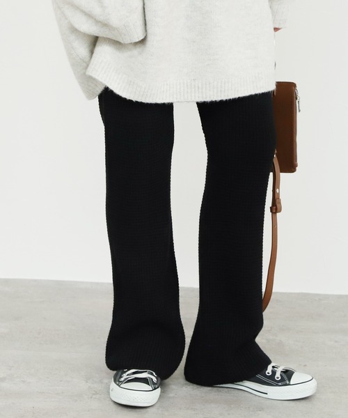 reca（レカ）の「ワッフル編みニットパンツ（その他パンツ・レディース・ブラック/グレー/グレイッシュベージュ・FREE）」の2枚目の写真