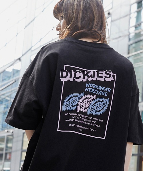 Dickies（ディッキーズ）の「Dickies/ディッキーズ ビックシルエットロゴプリントコットン半袖Tシャツ（Tシャツ/カットソー・レディース・ホワイト/ブラック/イエロー/オレンジ/ブルー/オートミール・M/L）」の2枚目の写真