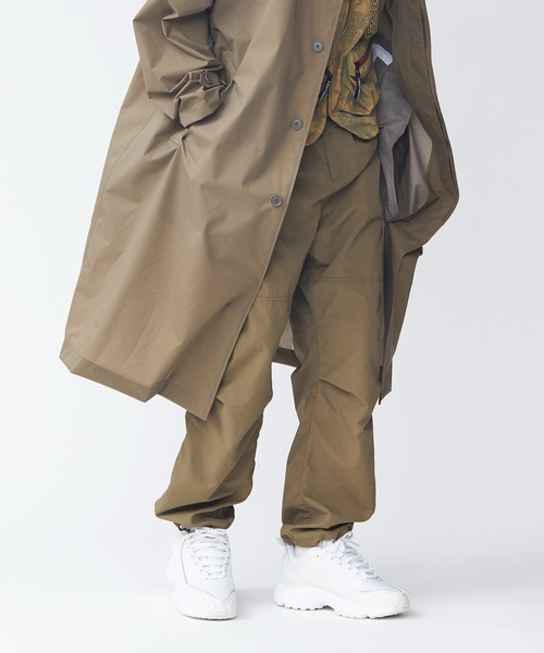 FIRST DOWN(ファーストダウン)の「カーゴ パンツ サプレックス ナイロン(カーゴパンツ・メンズ・ライトカーキ/ブラック・L/M/XL)」の2枚目の写真