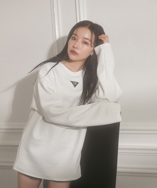ANDGEEBEE(アンジービー)の「UNISEX ワンポイントジャガードワッフルトップス(Tシャツ/カットソー・レディース・ホワイト/チャコールグレー・MEDIUM)」の1枚目の写真