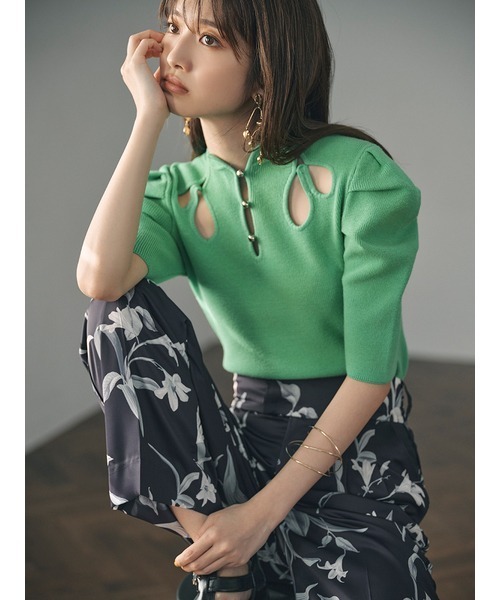 LILY BROWN（リリーブラウン）の「ボタニカルフラワーサテン