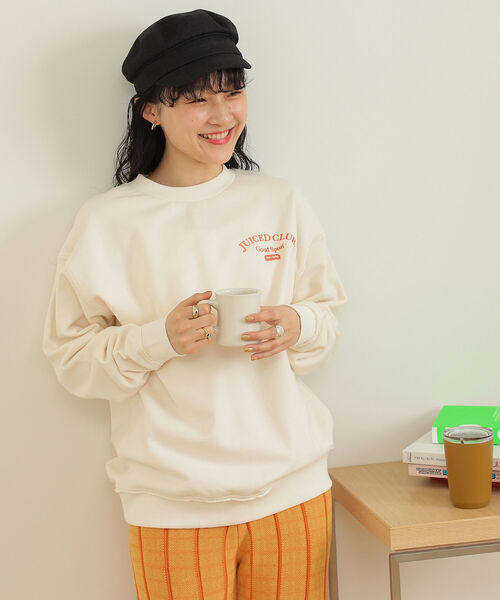 BeAMS DOT(ビームスドット)の「【WEB限定】BeAMS DOT / ロゴ刺繍 オーバースウェット(スウェット・レディース・オフホワイト/グリーン系その他・FREE)」の1枚目の写真