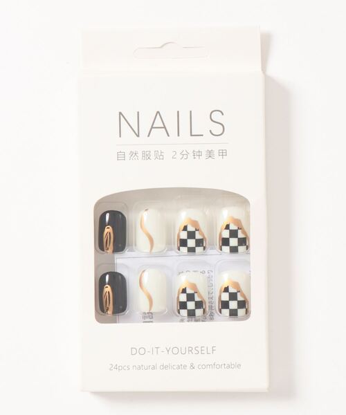 CERCA（チェルカ）の「LUON/貼るだけ簡単装着 チェッカーデザインハンドネイルチップ（ネイルシール/ネイルチップ・レディース・ブラウン/グリーン/ブラック/ホワイト/ベージュ/グリーン系その他2/グリーン系その他3/ブラウン系その他2/ブラック系その他2/ブラウン系その他3/ネイビー・FREE）」の15枚目の写真