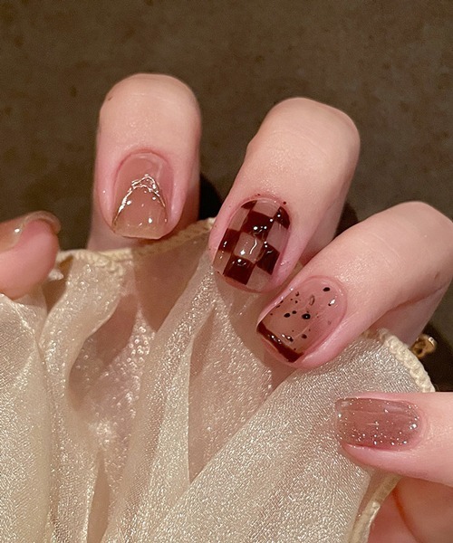 CERCA（チェルカ）の「LUON/貼るだけ簡単装着 チェッカーデザインハンドネイルチップ（ネイルシール/ネイルチップ・レディース・ブラウン/グリーン/ブラック/ホワイト/ベージュ/グリーン系その他2/グリーン系その他3/ブラウン系その他2/ブラック系その他2/ブラウン系その他3/ネイビー・FREE）」の18枚目の写真