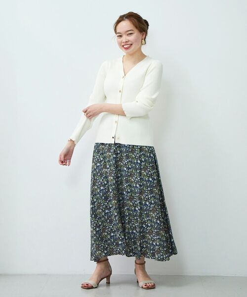 le.coeur blanc（ルクールブラン）の「IPEKER フラワーフレアスカート（スカート・レディース・ベージュ系その他2/ブルー系その他4・38）」の5枚目の写真