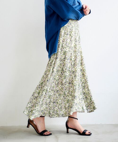 le.coeur blanc（ルクールブラン）の「IPEKER フラワーフレアスカート（スカート・レディース・ベージュ系その他2/ブルー系その他4・38）」の7枚目の写真