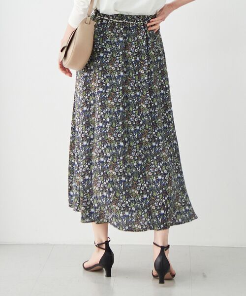 le.coeur blanc（ルクールブラン）の「IPEKER フラワーフレアスカート（スカート・レディース・ベージュ系その他2/ブルー系その他4・38）」の22枚目の写真