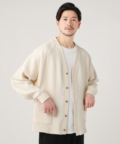 LIL VENDARS(リルヴェンダース)の「ワッフル編み ラグランスリーブカーディガン(カーディガン/ボレロ・メンズ・ブラック/ネイビー/サックスブルー/アイボリー/チャコール/テラコッタ・M/L/S)」の5枚目の写真