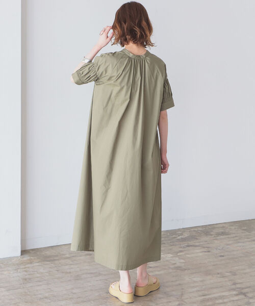 B:MING by BEAMS(ビーミングバイビームス)の「B:MING by BEAMS / 2WAY シャーリングワンピース 22SS(ワンピース・レディース・オリーブ/スミクロ/ブルー系・SMALL/MEDIUM)」の9枚目の写真