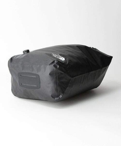 THE NORTH FACE(ザノースフェイス)の「<THE NORTH FACE> S/LT DRY BAG 13L/バッグ(ドラムバッグ・メンズ・ライトグレー/ブラック・FREE)」の5枚目の写真