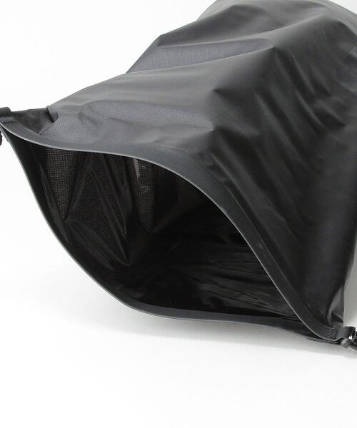 THE NORTH FACE(ザノースフェイス)の「<THE NORTH FACE> S/LT DRY BAG 13L/バッグ(ドラムバッグ・メンズ・ライトグレー/ブラック・FREE)」の6枚目の写真