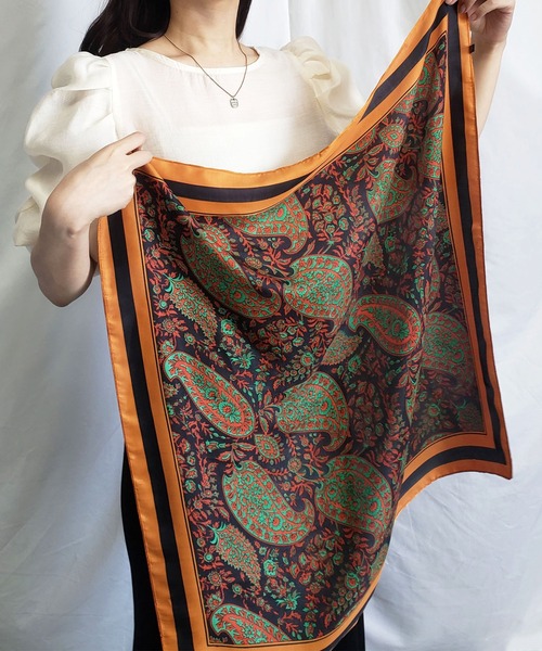 me+em select(ミームセレクト)の「トロミシルキーフラワーペイズリースカーフ(バンダナ/スカーフ・レディース・ブラック/ブルー/ブラウン・FREE)」の4枚目の写真