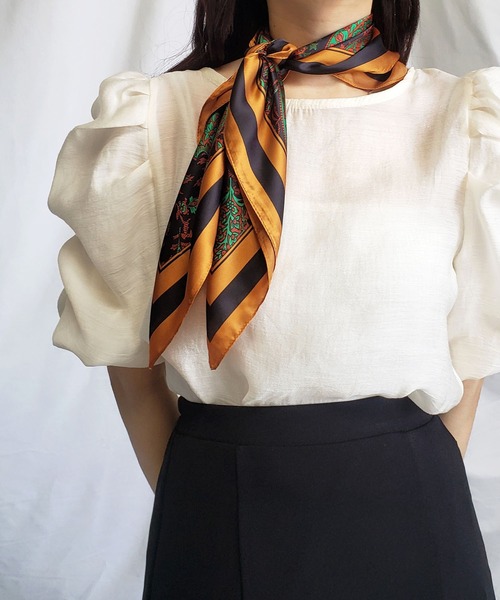 me+em select(ミームセレクト)の「トロミシルキーフラワーペイズリースカーフ(バンダナ/スカーフ・レディース・ブラック/ブルー/ブラウン・FREE)」の5枚目の写真